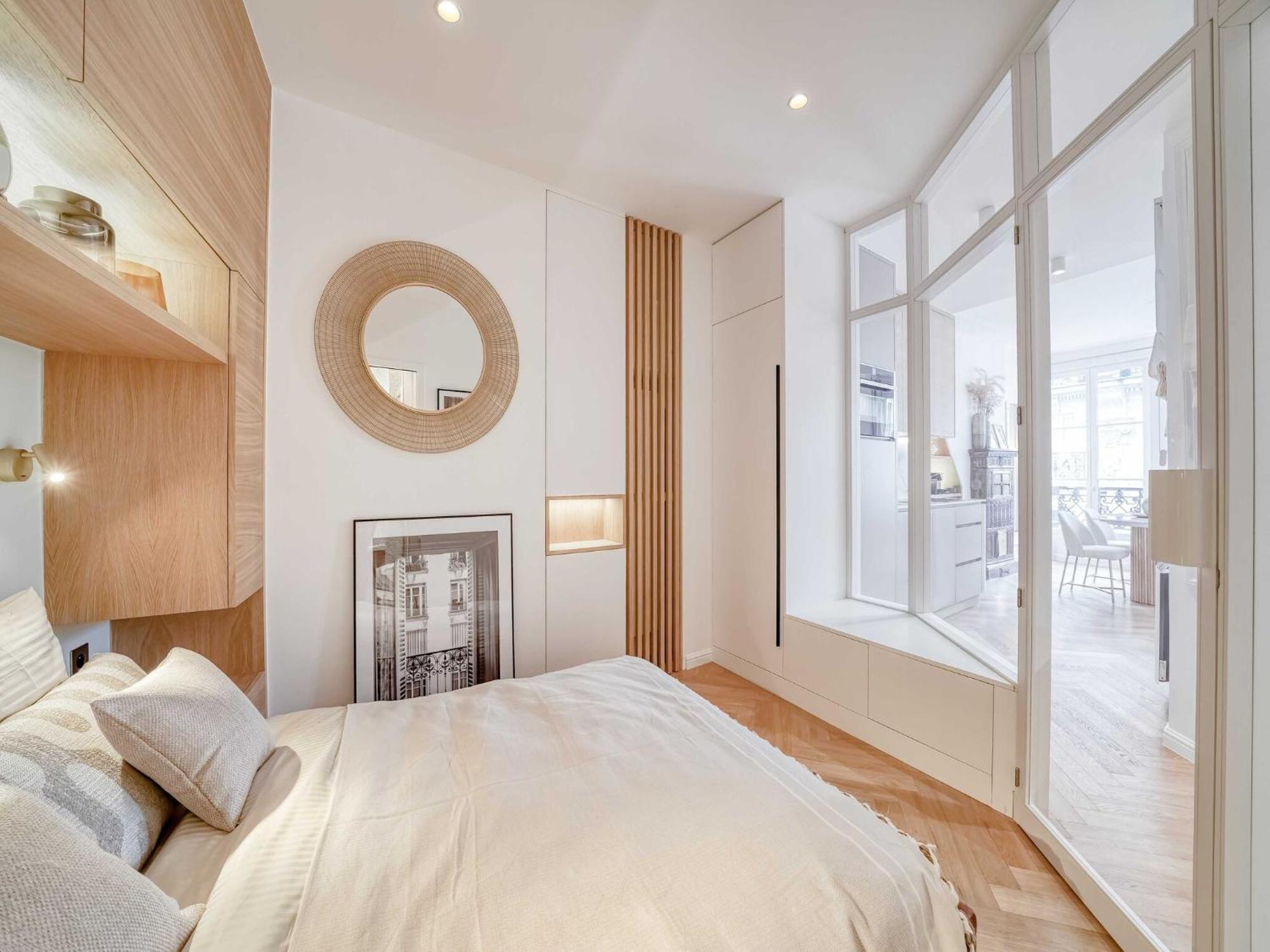 Elegance & Refinement A Stone's Throw From Louvre *